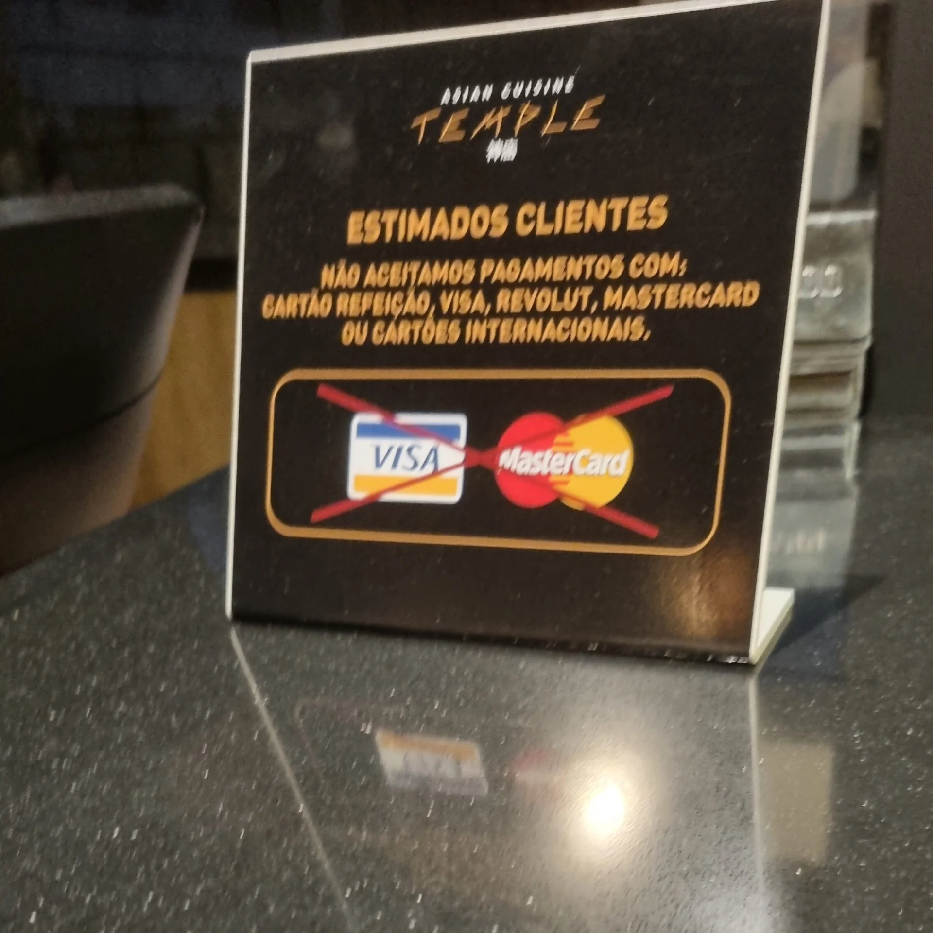 Restaurant sign showing that Visa and Mastercard are not accepted.